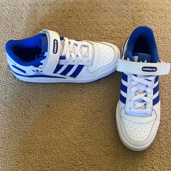 Adidas Originals Women's Forum Low Sneaker, White/Team Royal Blue/White, 5 - Picture 2 of 4